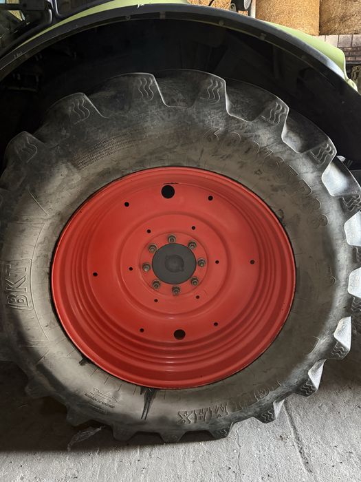 Opony tylnie BKT 600/65/R38
