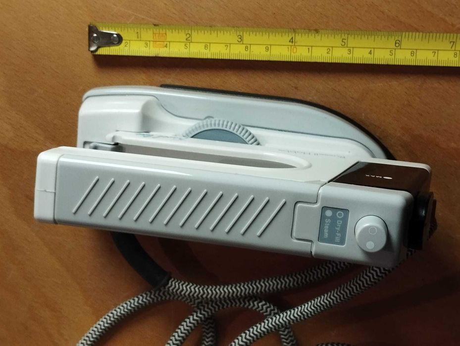 Ferro Engomar de Viagem Russell Hobbs