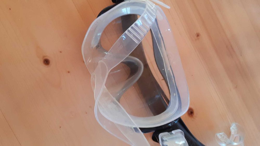 Duas máscaras de mergulho com tubos - triboard