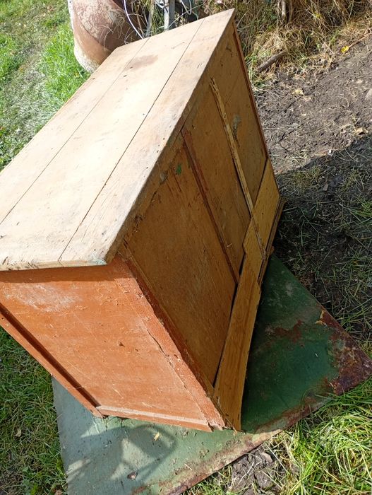 Тумбочка старовинна на реставрацію