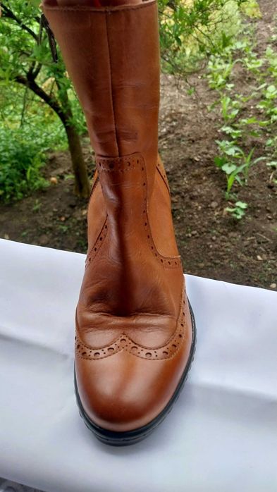 Botas cano curto em pele camel