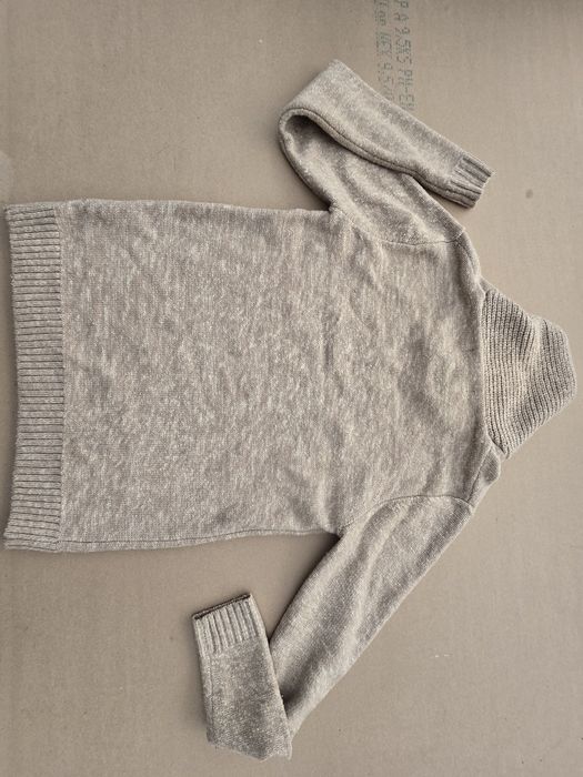Sweter młodzieżowy męski z kołnierzem/golfem/stójķą. Rozmiar S.