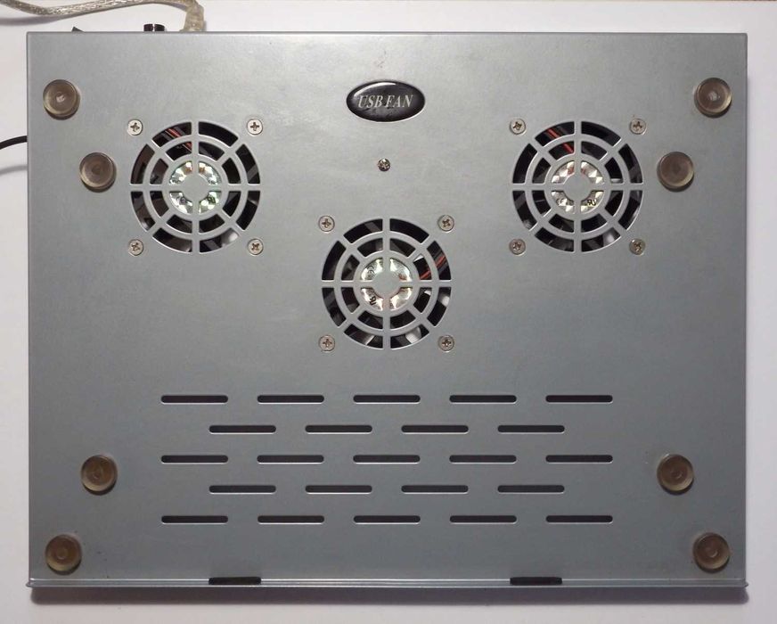 Podstawka chłodząca pod laptop czteroportowym z hubem USB
