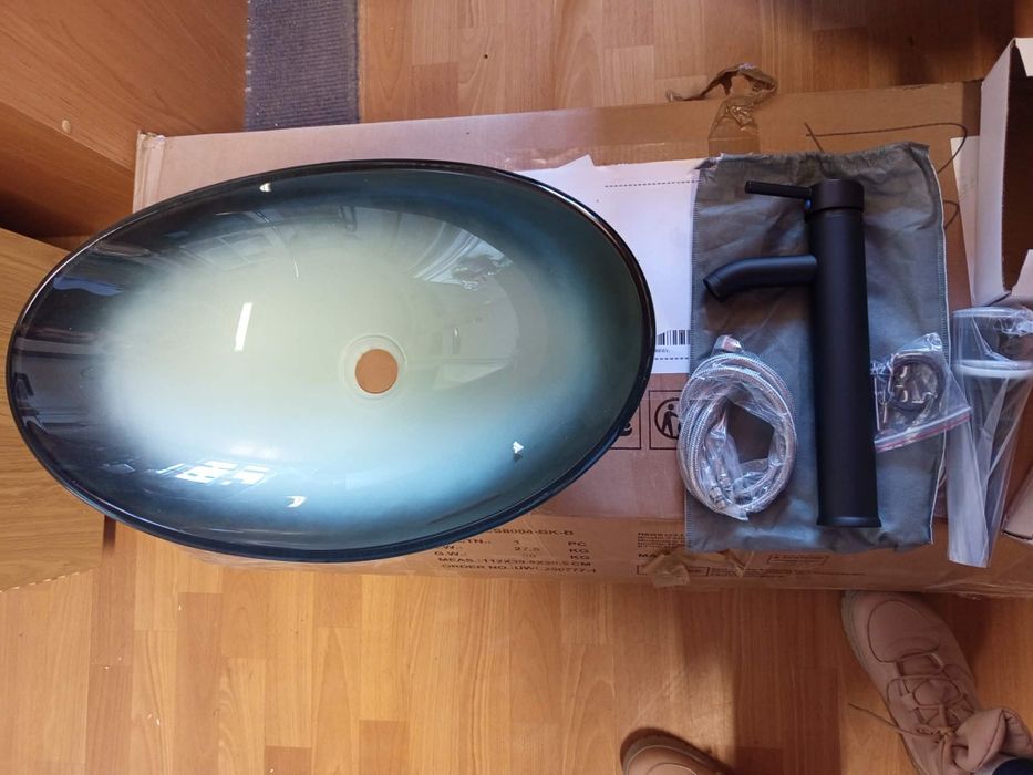 Umywalka nowa z kompletem