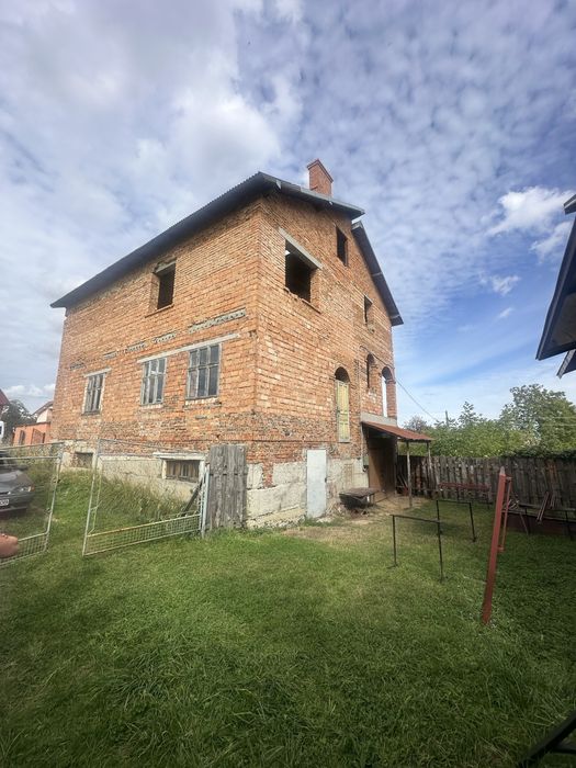 Продаж: незавершене будівництво + 20 соток земли (с. Попелі, поруч з Бориславом)