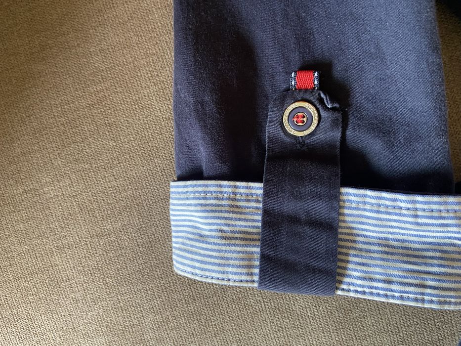 Vestido azul marinho com padrao caracteristico da lion of porch