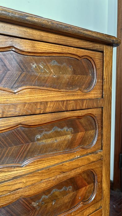 Cómoda Antiga em Madeira Maciça