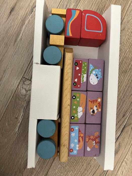 Деревʼяна машика тягач (Cubika)