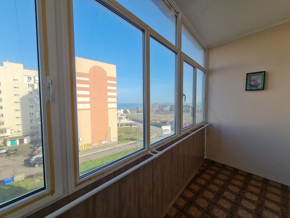 Простора квартира з красивим видом на море