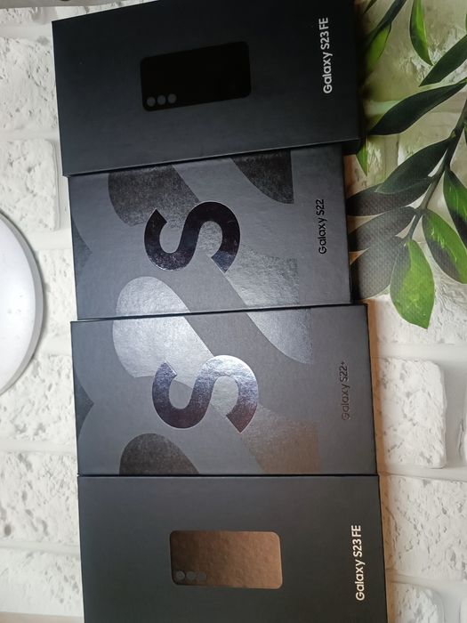 смартфон Samsung S22/22+/23FE Новий