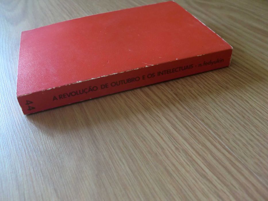 A Revolução de Outubro e os Intelectuais
de N. Fedyukin