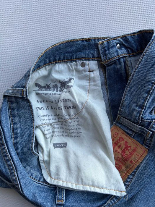 Levi's _ Spodnie jeansowe z przetarciami w34