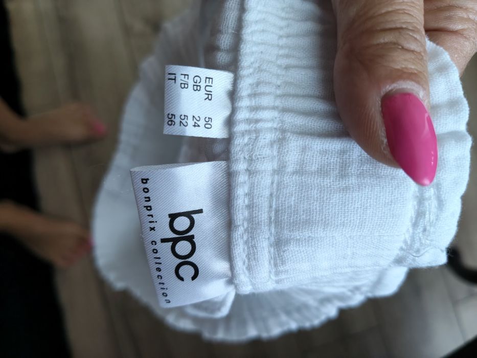 Nowe spodenki białe damskie roz 50