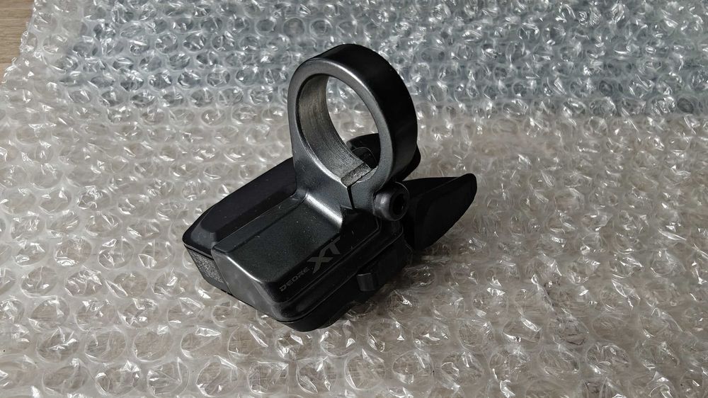 Manetka Shimano Deore XT SW-M8250 Di2 obejma