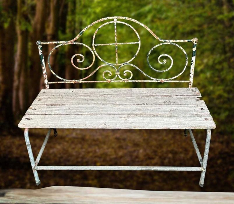 Banco de jardim, antigo,  artesanal para restauro completo.