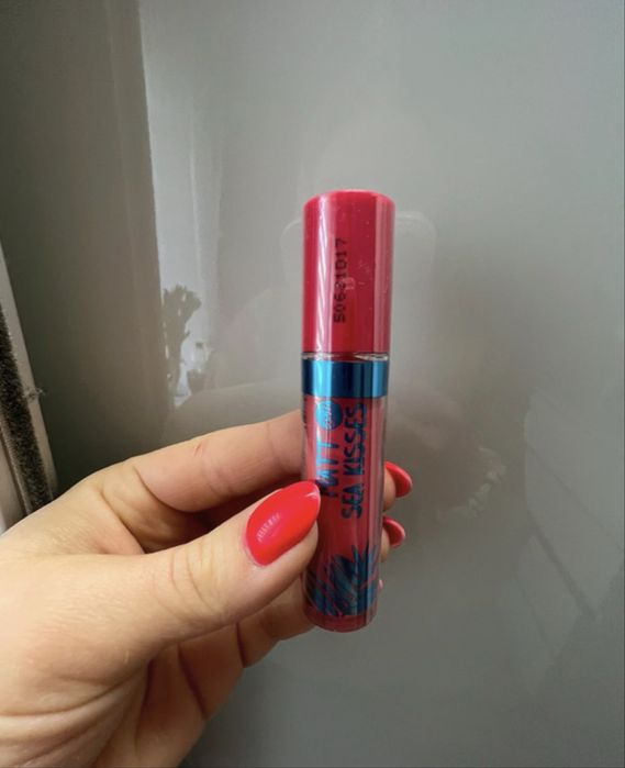 Matowa aksamitna pomadka do ust Bell