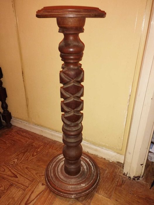 Mesa de Sala em madeira