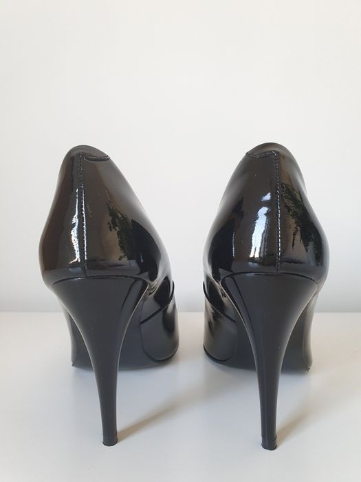 Nowe czarne lakierowane szpilki Gianmarko 35