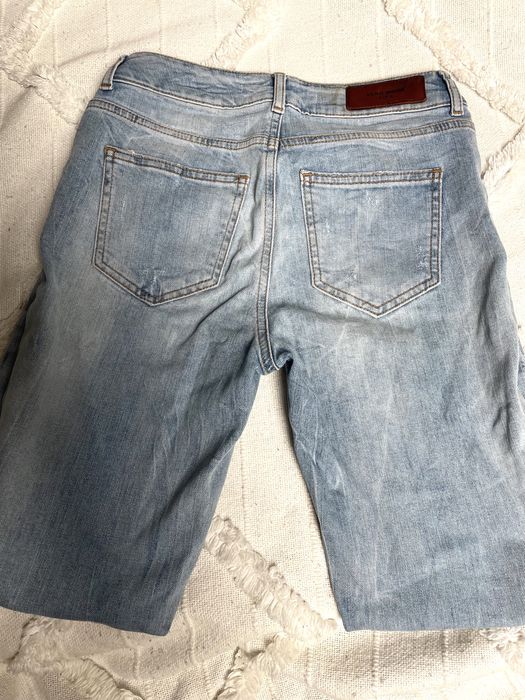 Spodnie jeansowe z dziurami suwak na nogawkach Vero Moda 32