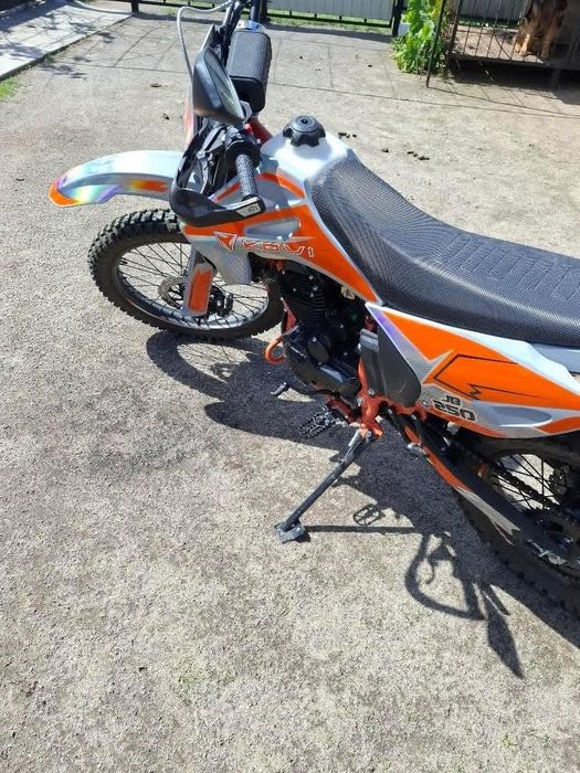 Продаєця кові 250