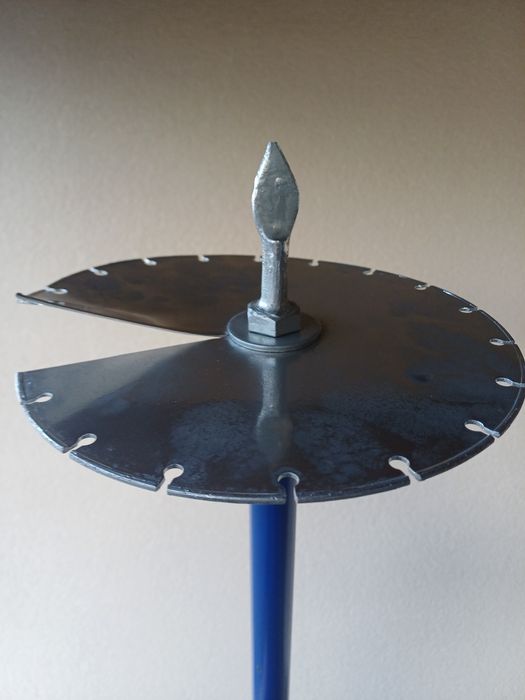 Продам ручний бур висота 1.20 ручка 30 см діаметер круга 22 см. Кого ц