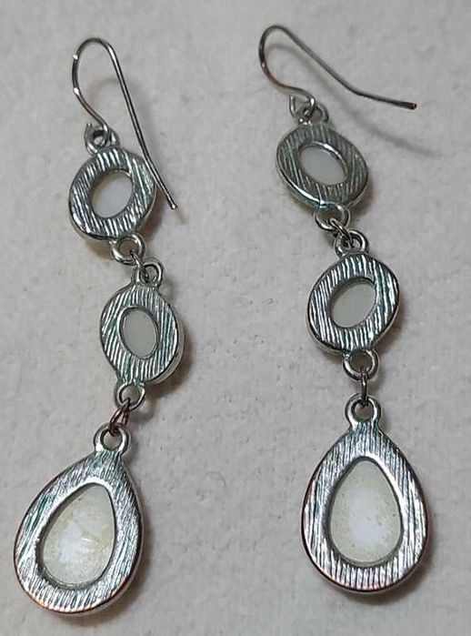 Wiszące oksydowane kolczyki z masą perłową