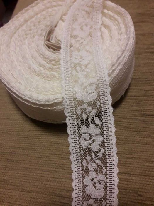 Кружево с этикетками 1990 год. Есть разные размеры и рисунки