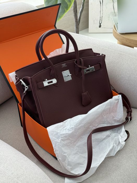 Жіноча сумка з натуральної шкіри з срібною та золотою фурнітурою