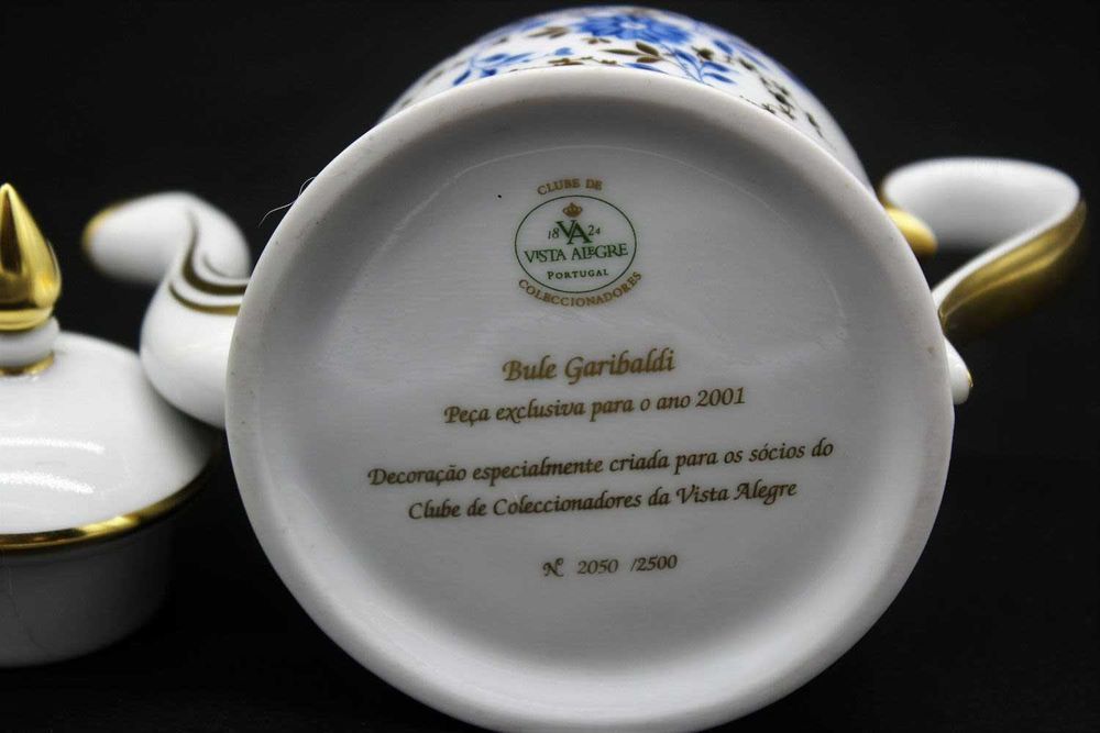 Bule Garibaldi em porcelana da Vista Alegre
