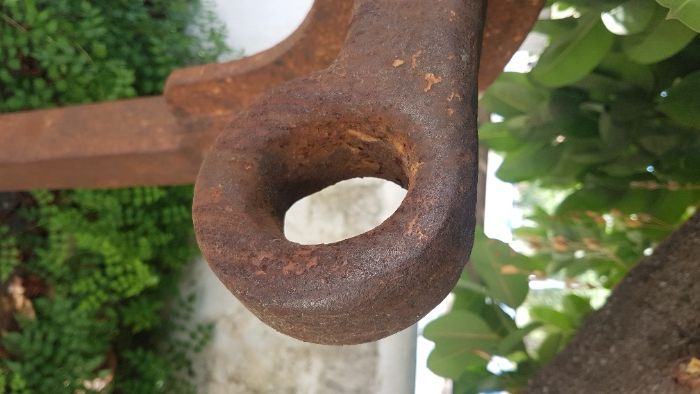 Peça de barco antiga em ferro