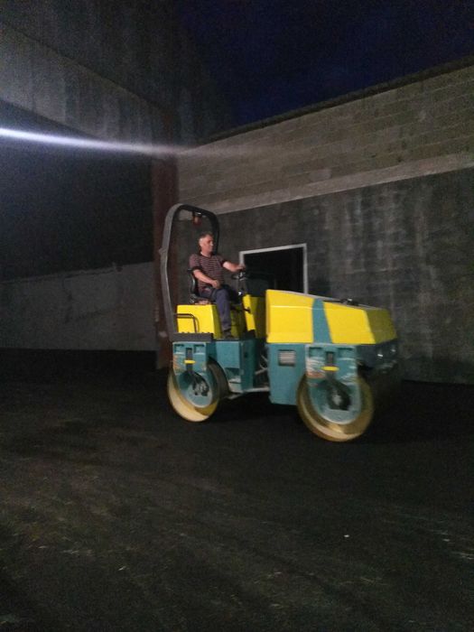 Асфальтування, укладання бруківки, м'яка покрівля, бетонні роботи