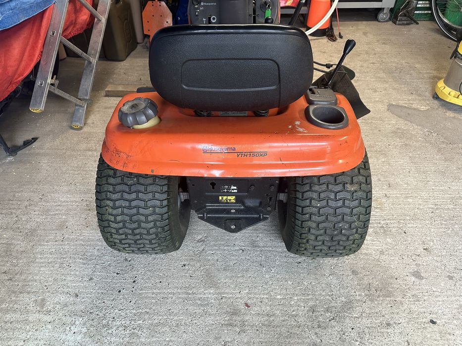 Traktorek husqvarna yth150xp