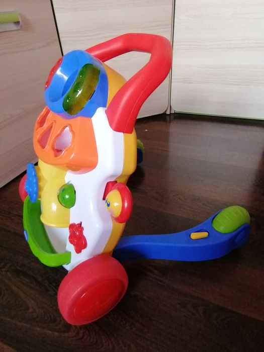 Grający pchacz  Chicco
