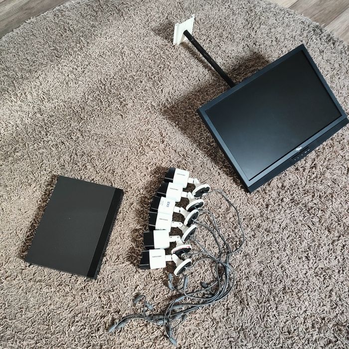 Zestaw kamer Hik vision z nagrywarką i monitorem. zewnętrzne, wewnętrz