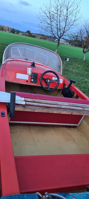 Motorówka z silnikiem EVINRUDE 25KM