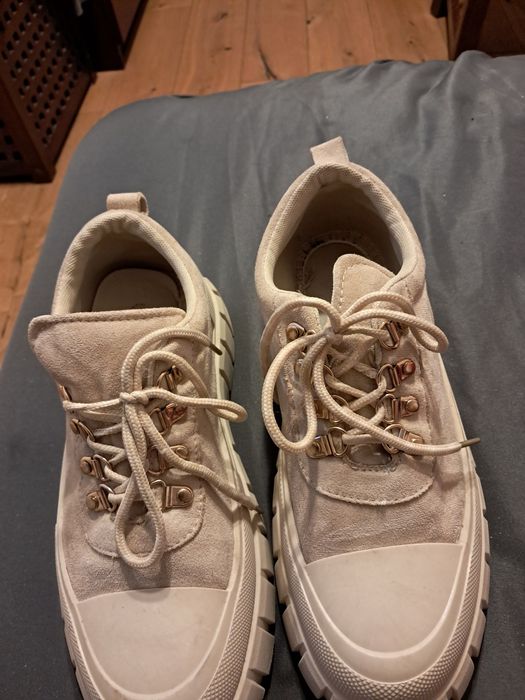 Buty na grubej podeszwie damskie