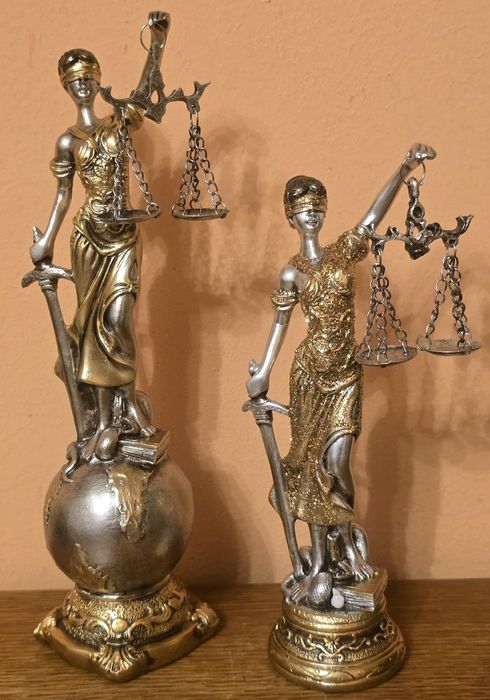 2szt. Figurki kolekcjonerskie TEMIDA. Nowe. Na prezent dla prawnika.
