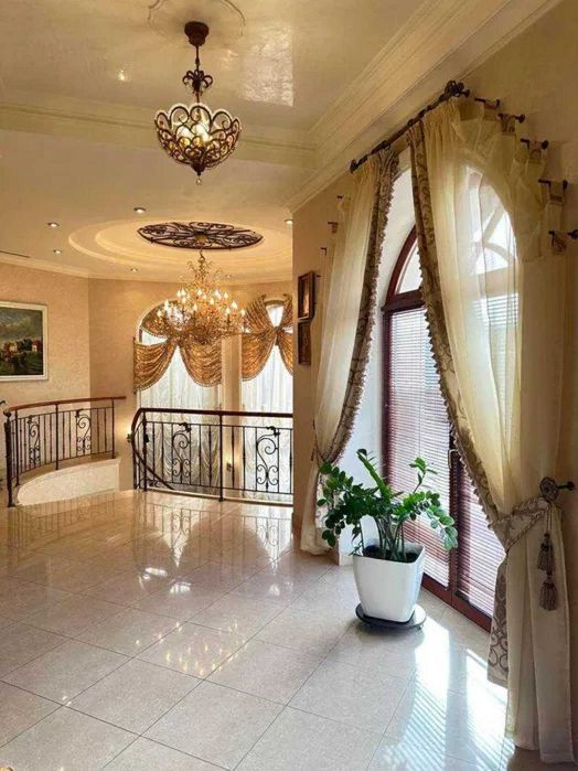 Розкішна італійська вілла біля моря • Басейн, лазня, гараж,21 сотка