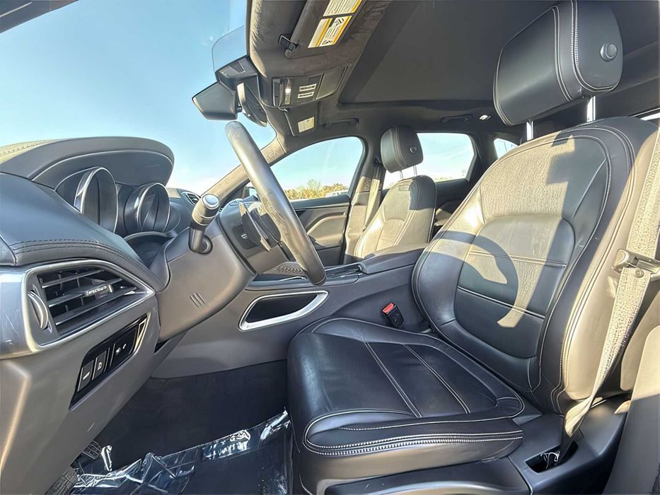 Jaguar F-PACE      2020