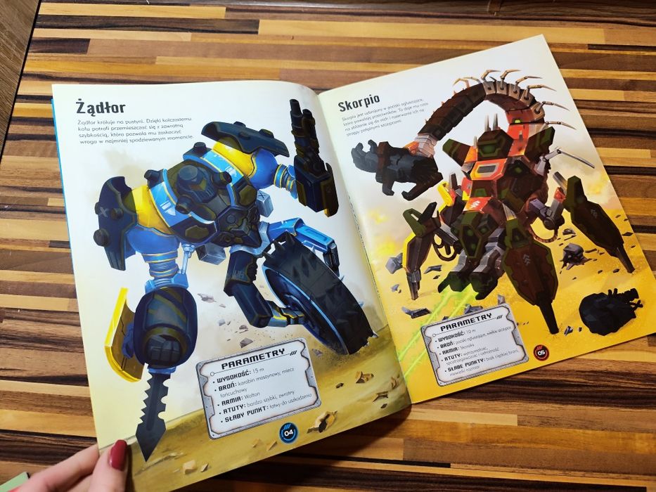Usborne Zbuduj bojowe roboty. Książka z naklejkami