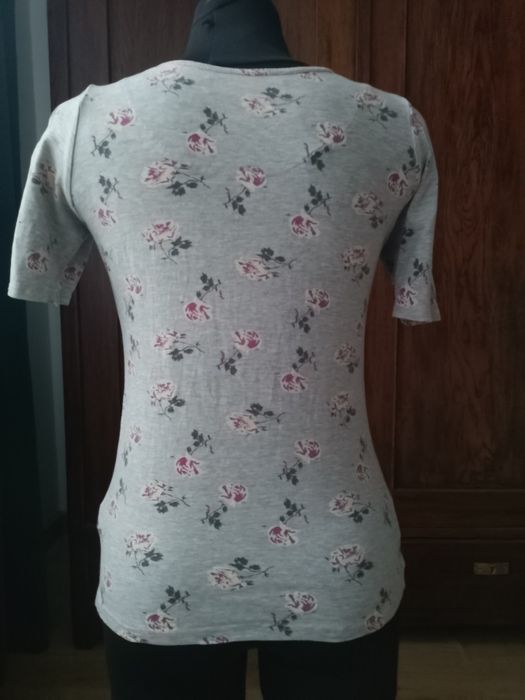 Szara bluzka w róże Cropp rozmiar M