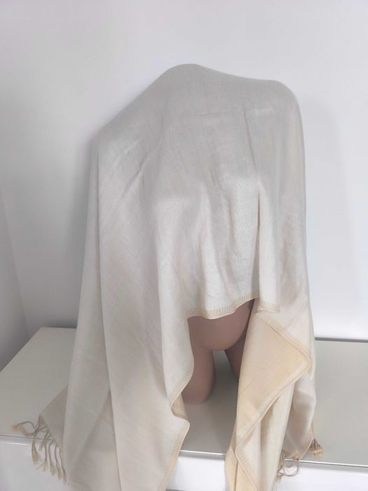 Шарф палантин світлого кольору