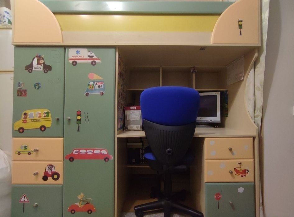 Дитяче двоярусне ліжко