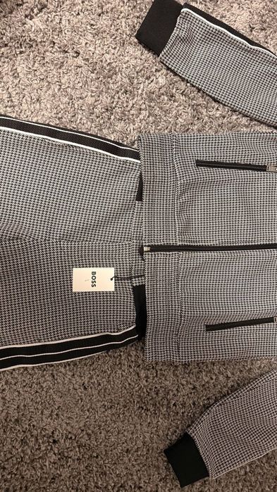 Новий костюм Boss на 12 років  XS (152-154)
