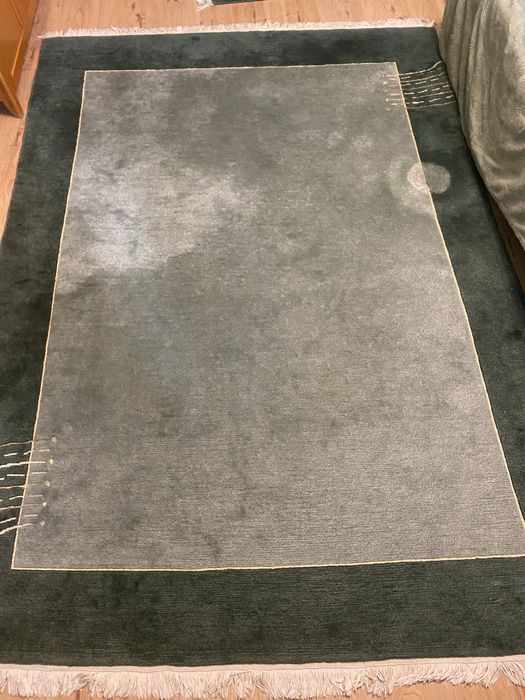 Dywan wełniany z drobną wadą