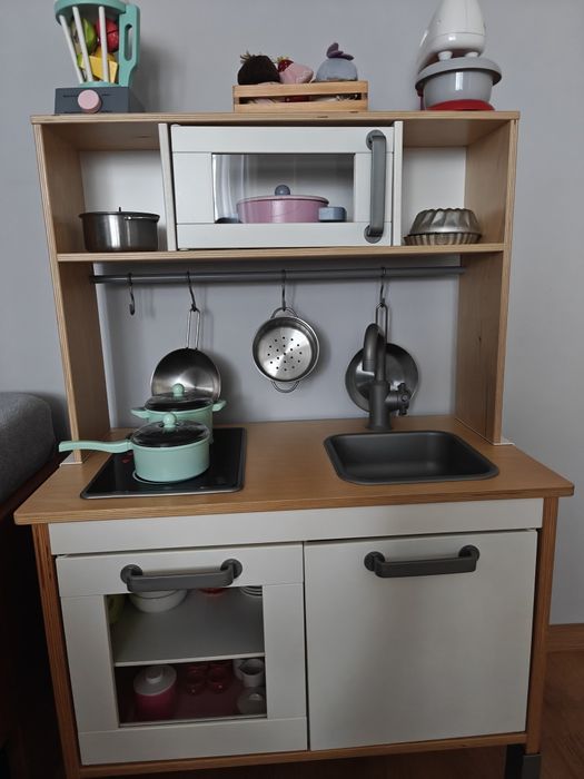 Kuchenka dla dzieci IKEA z mnóstwem akcesoriów