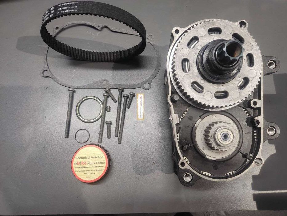 Wymiana paska w silniku BROSE Mag lub Alu