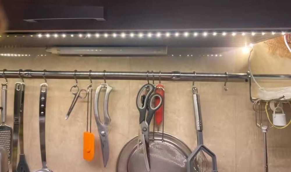 Світлодіодна стрічка 2,3,5м з сенсорним вимикачем, регулюванням яскрав