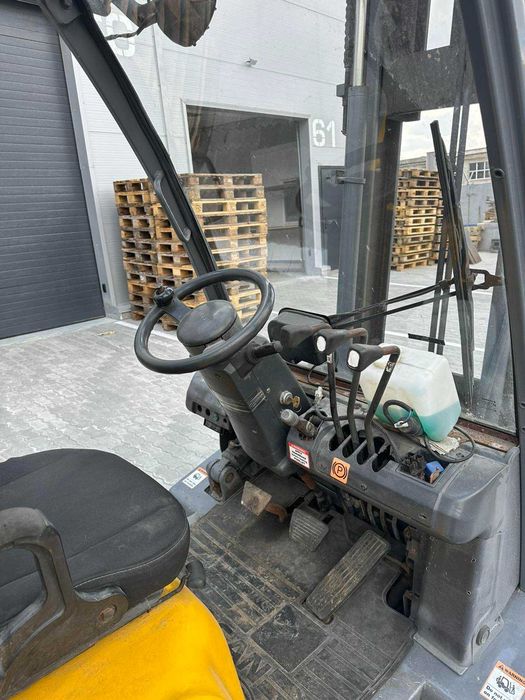 Газовий навантажувач Nissan