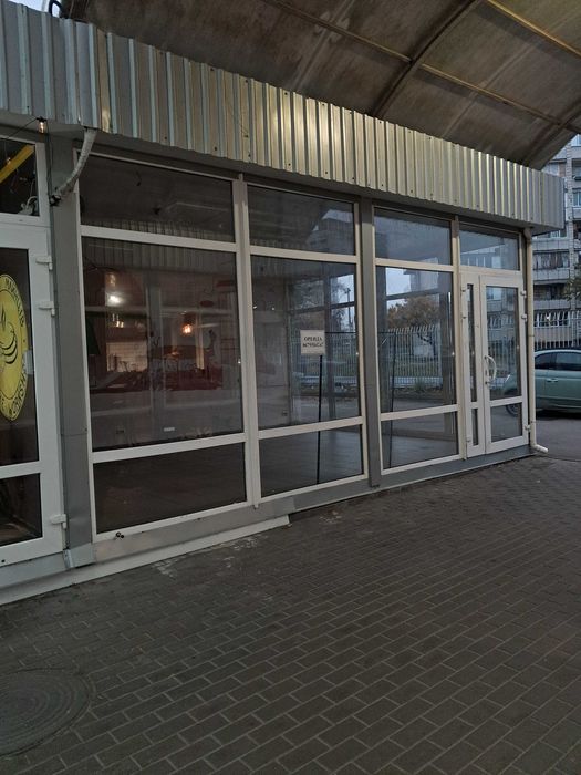 Оренда торгівельних приміщень 90м.кв. та 30м.кв. пр-кт Соборності, 7Б
